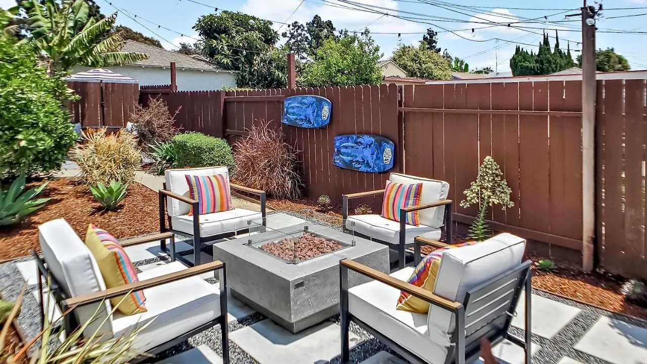 Apartment Spacious, Chic, Pristine And Free Parking! Culver City
